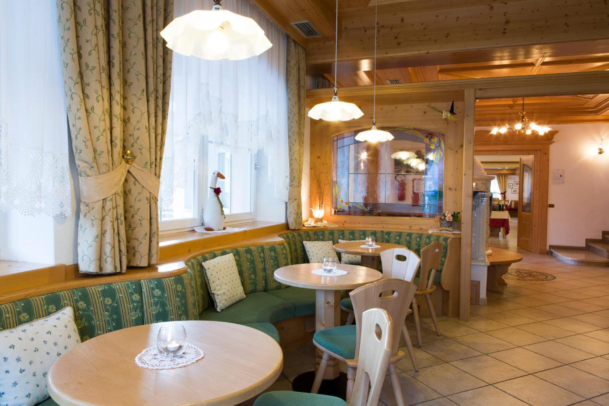 Hotel Chalet Sas Morin Pozza di Fassa Esterno foto